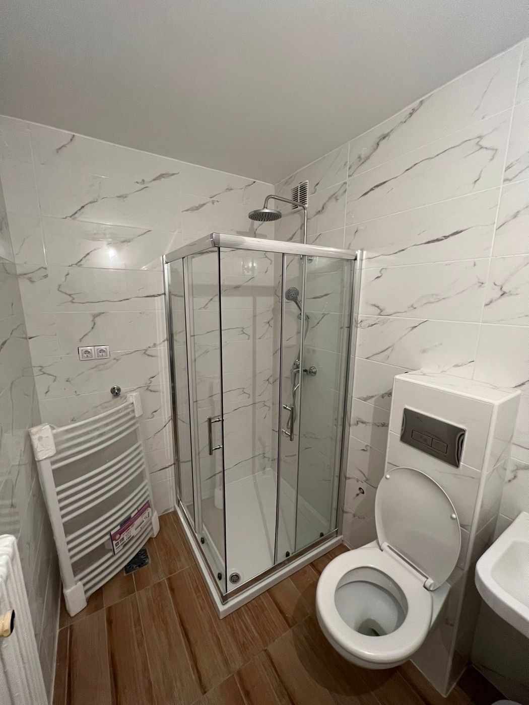 Odmah useljiv   renoviran   kod Baletske škole   062 792 583 5