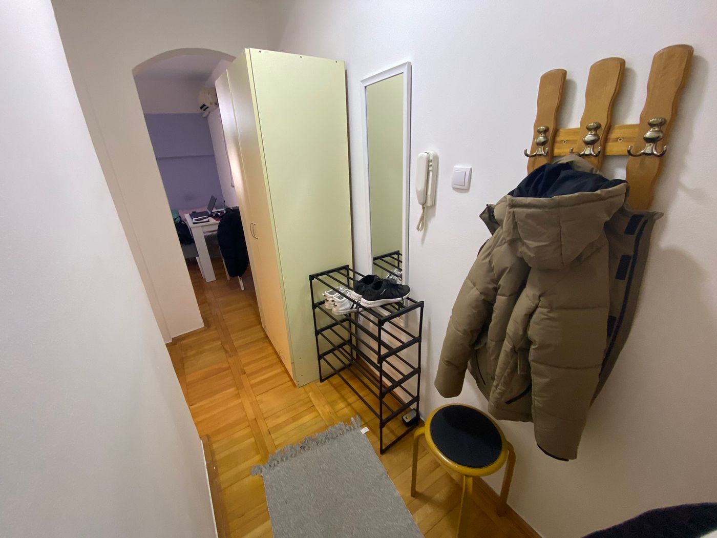 Uknjižena i odmah useljiva garsonjera 062 792 583 3