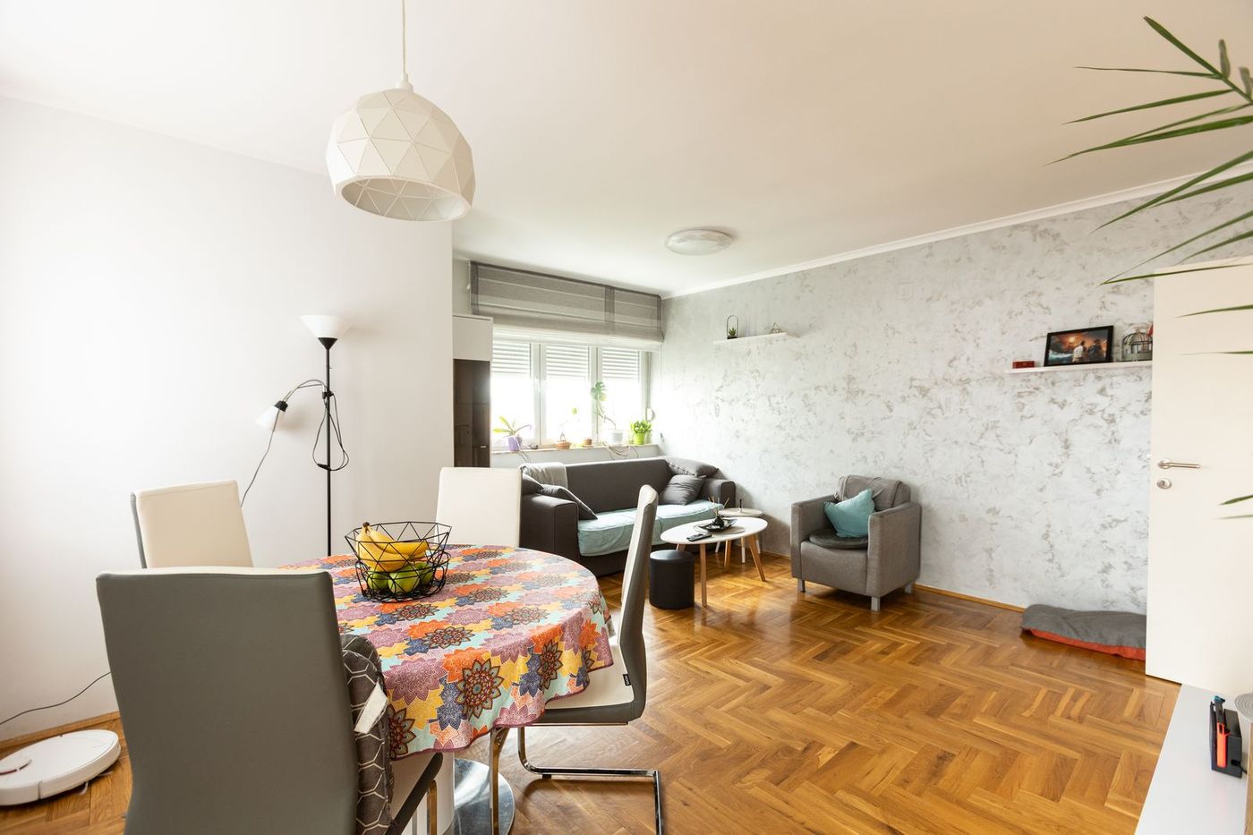 Savršen porodični stan  u jednoj etaži   062 792 583 2