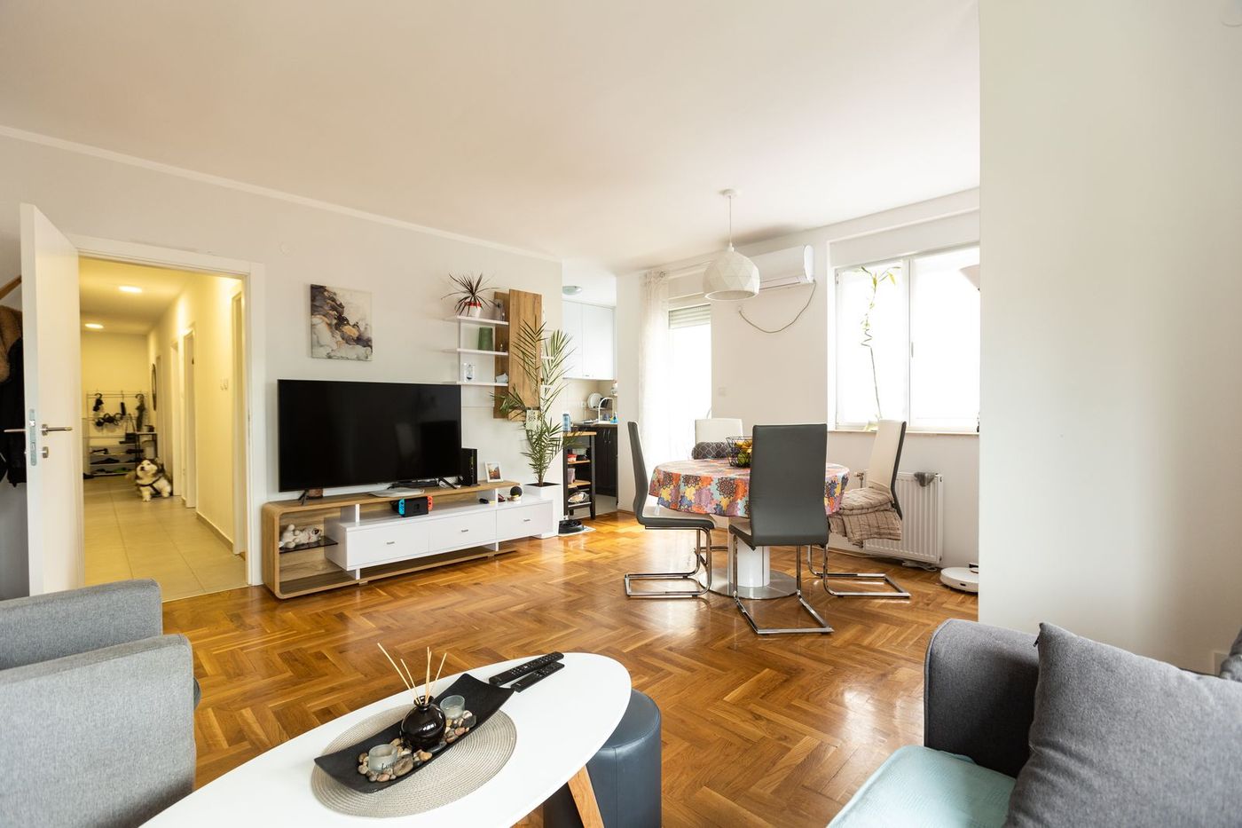 Savršen porodični stan  u jednoj etaži   062 792 583 1