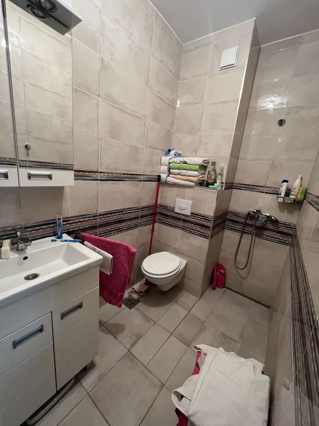 Odmah useljiv   savršen dvosoban stan   062 792 583 4