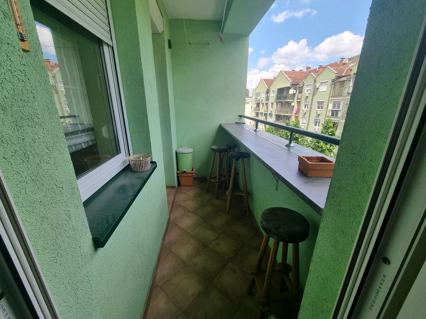 Uknjižen   bez ulaganja  parking za stanare   062 792 583 3