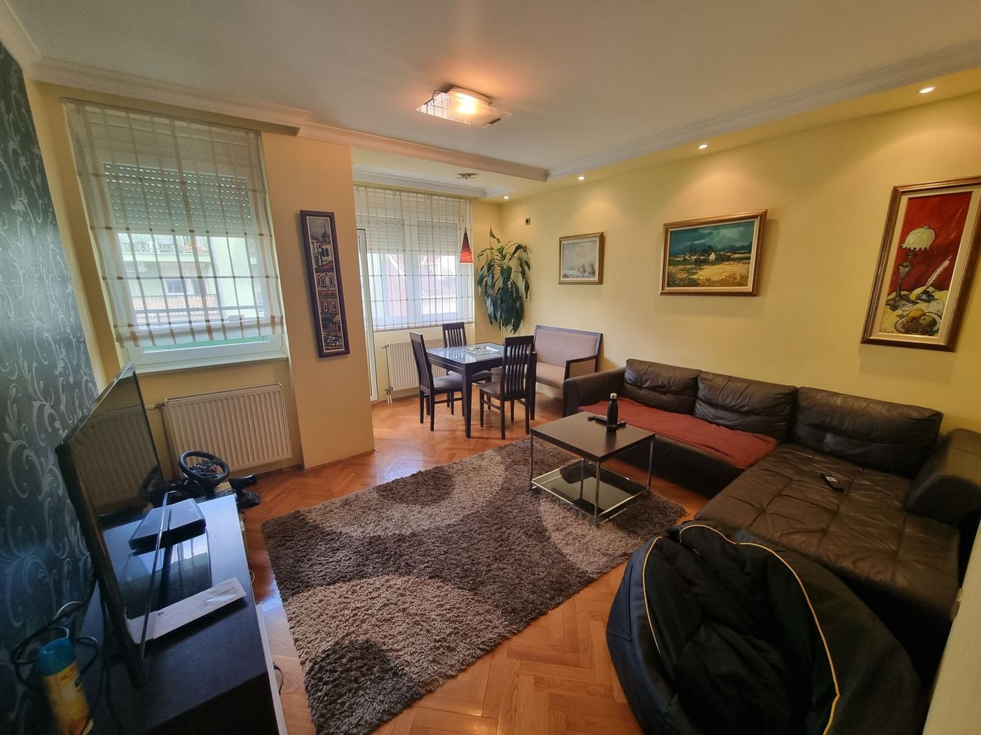 Uknjižen   bez ulaganja  parking za stanare   062 792 583 1