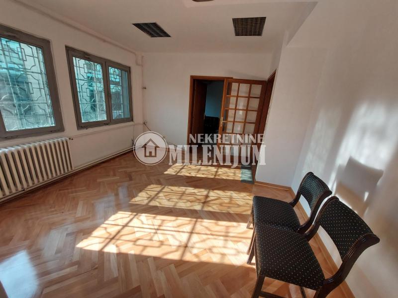 Odličan dvoetažni  poslovni  prostor kod Carine 5