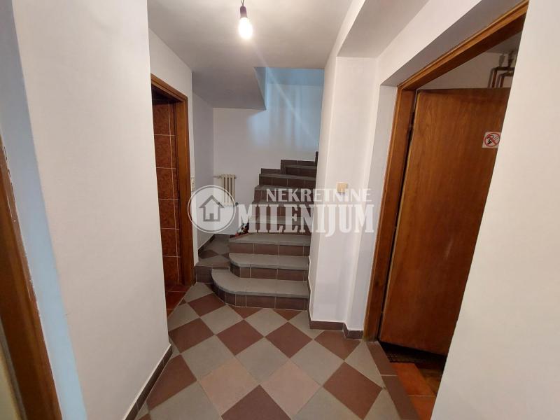 Odličan dvoetažni  poslovni  prostor kod Carine 6