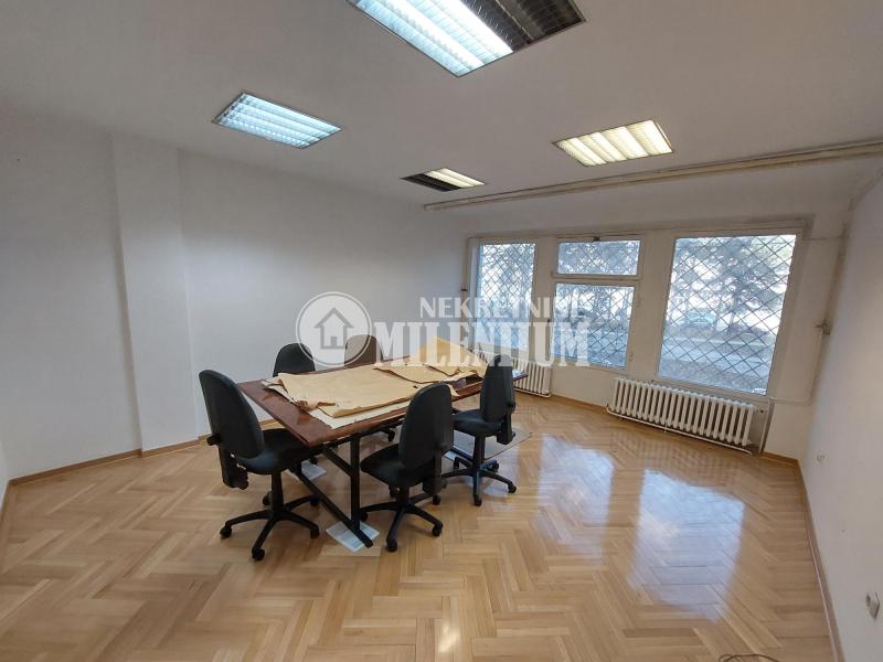 Odličan dvoetažni  poslovni  prostor kod Carine 3