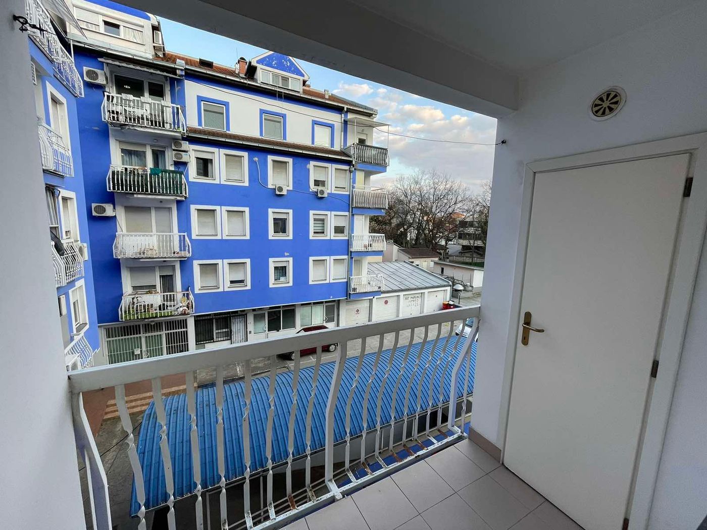 Pap Pavla   odmah useljiv   retko u ponudi    062 792 583 4