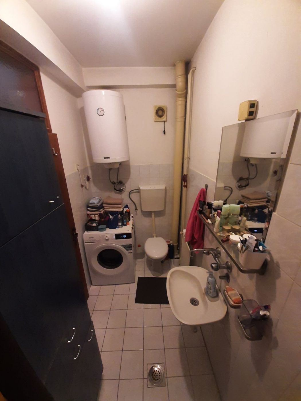 Uknjižen trosoban stan   povoljno   062 792 583 4