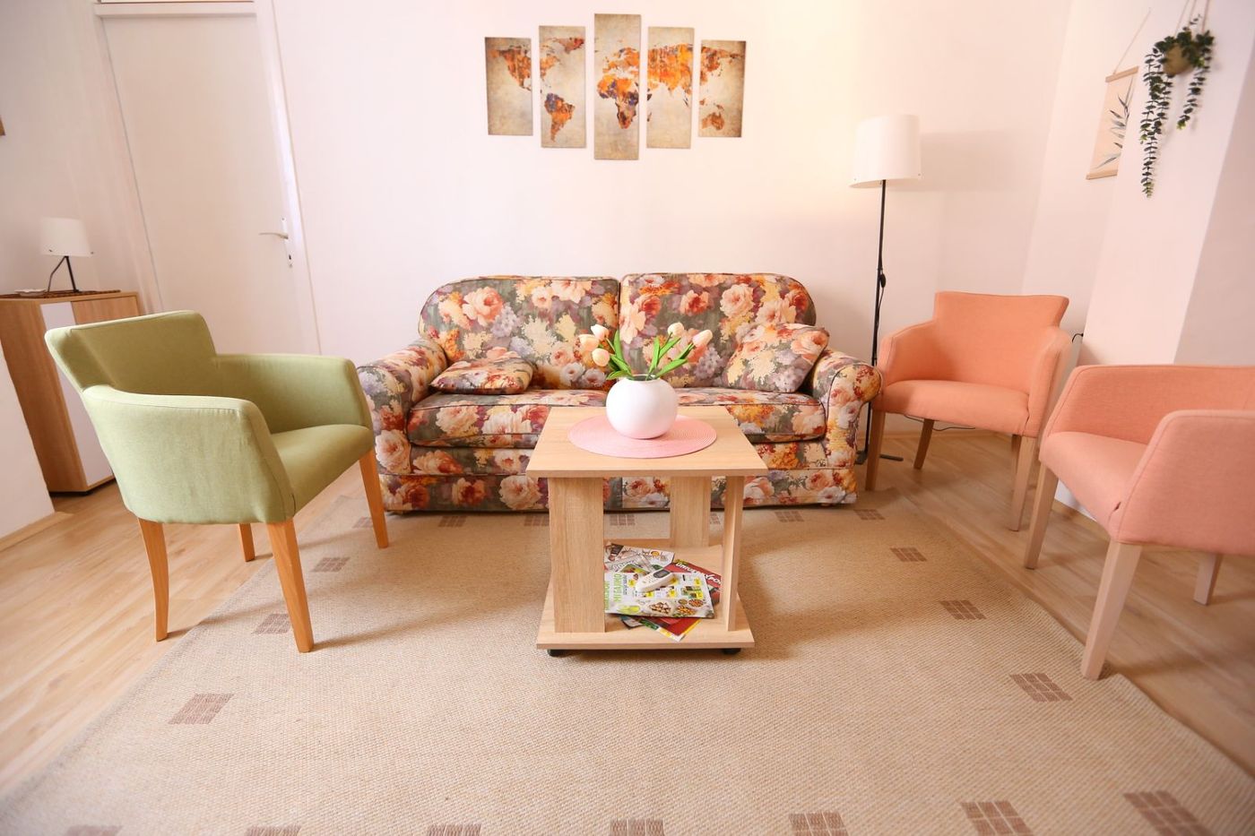 Renoviran   savršen dvosoban stan   idealno za izdavanje   062 792 583 1