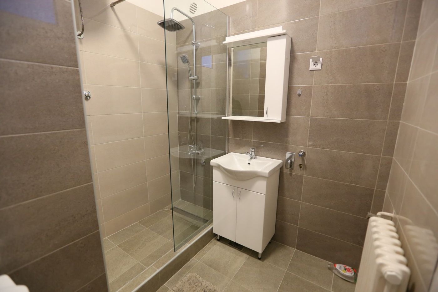 Renoviran   savršen dvosoban stan   idealno za izdavanje   062 792 583 4