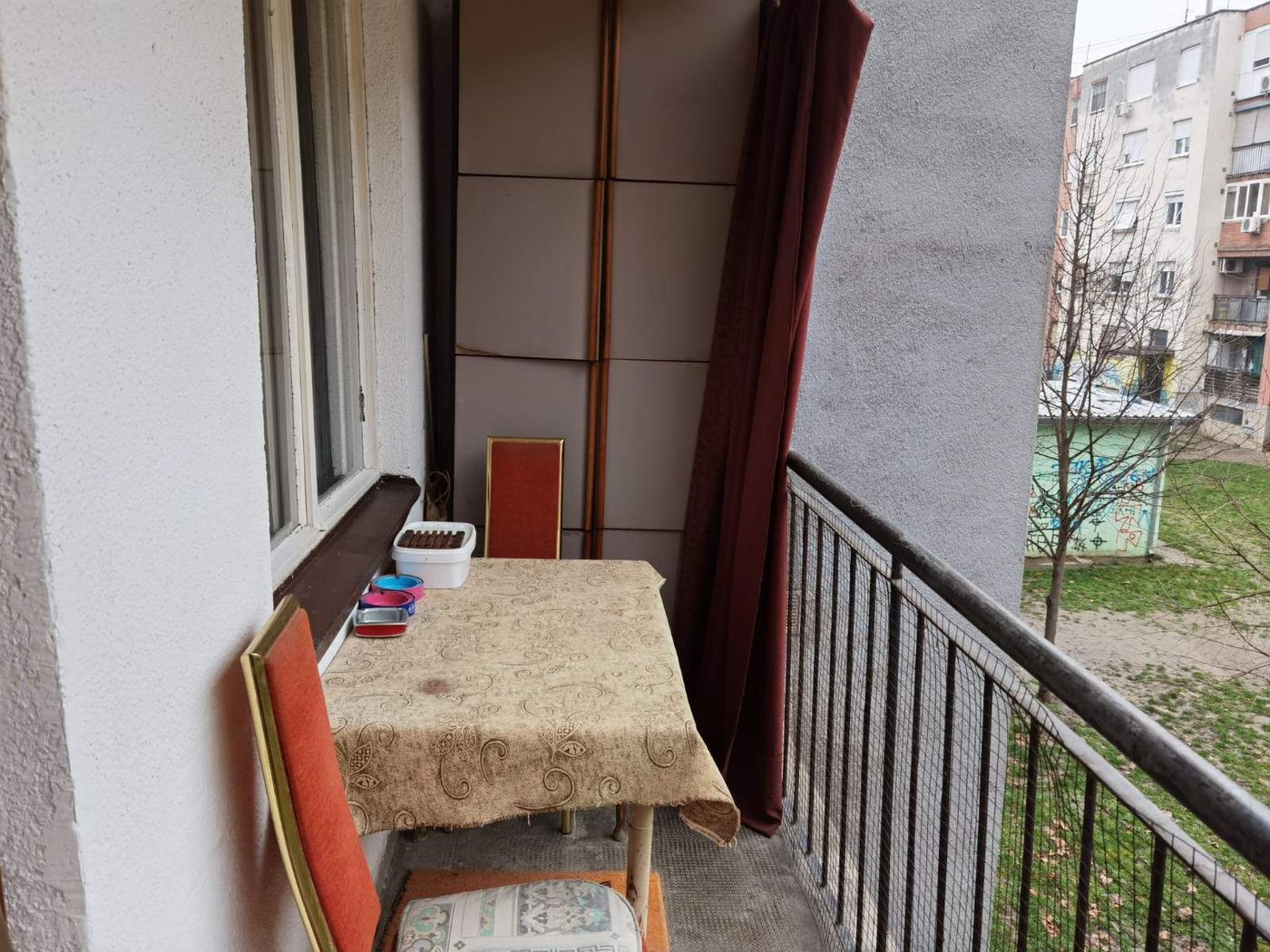 Trosoban stan idealnog rasporeda   mirna lokacija   062 792 583 4