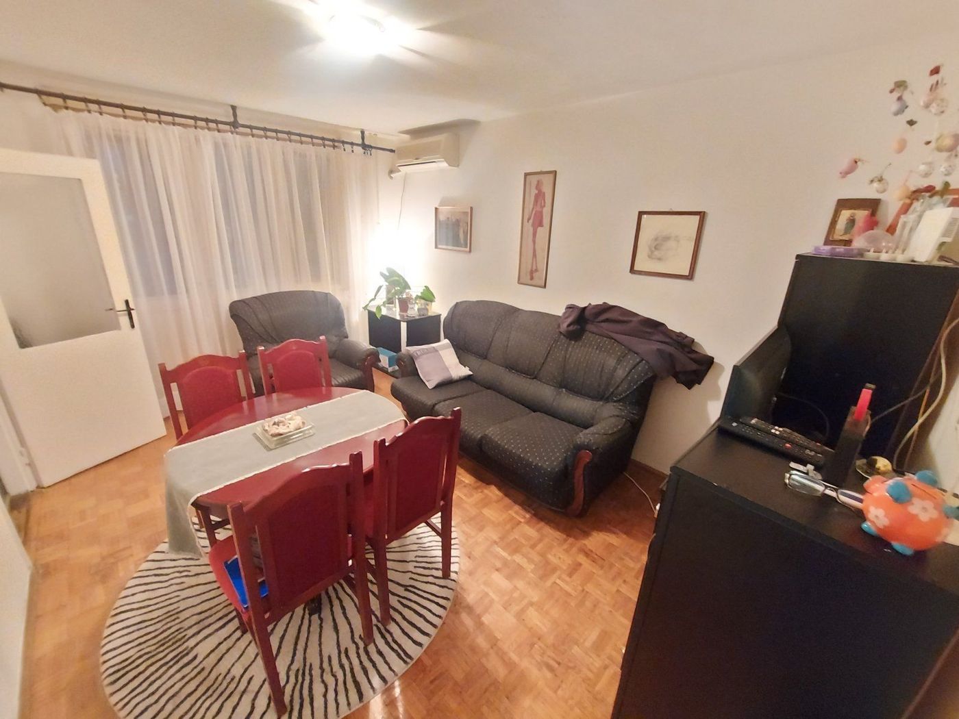 Trosoban stan idealnog rasporeda   mirna lokacija   062 792 583 2