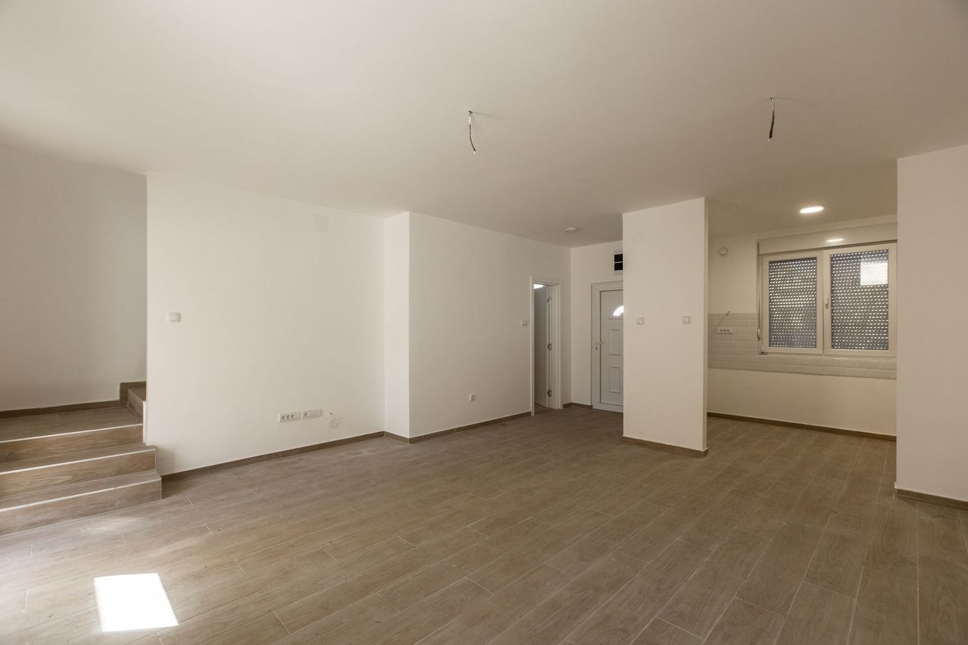 Cena sa PDV om   odmah useljiv   gratis terasa 30m2   062 792 583 2