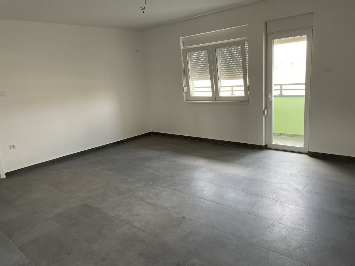 Cena sa PDV om   odmah useljiv   062 792 583 2