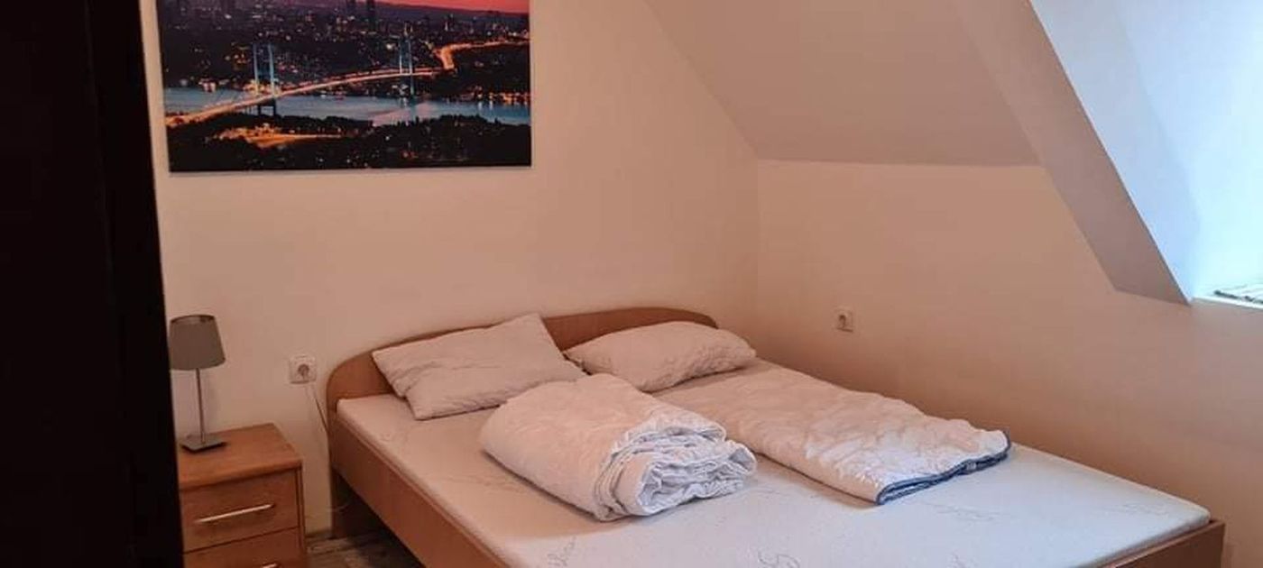 Gradić   uknjižen stan   idealno za biznis  stan na dan    062 792 583 5