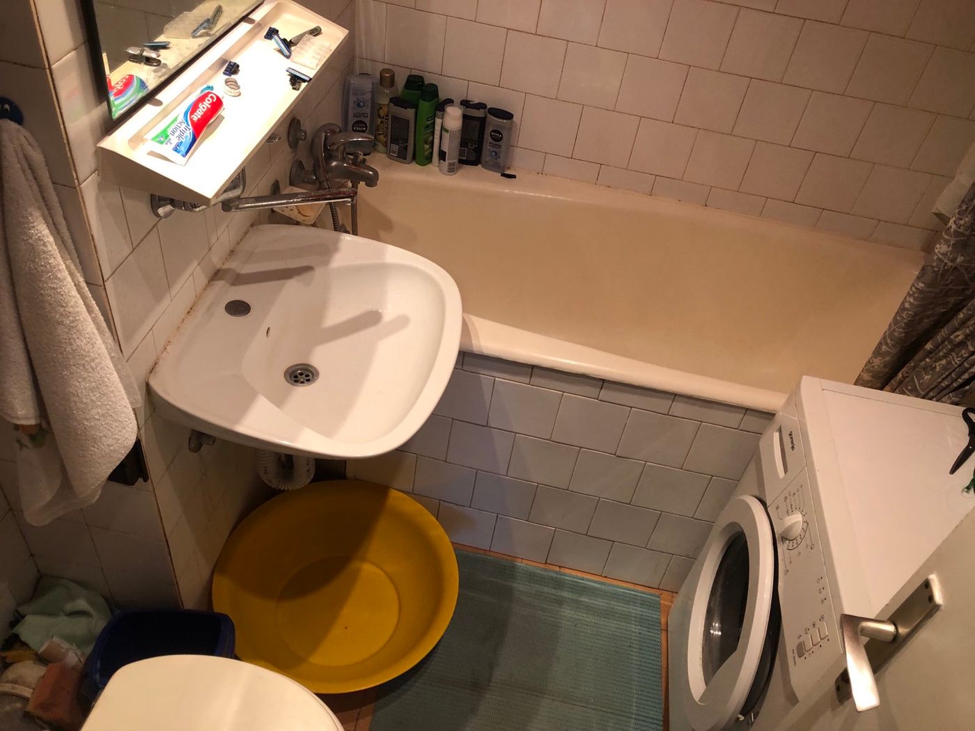 Uknjižen   odličan jednoiposoban stan   062 792 583 5