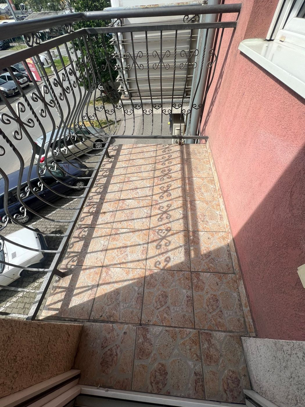 Uknjižen   savršen jednoiposoban  odmah useljiv   062 792 583 5