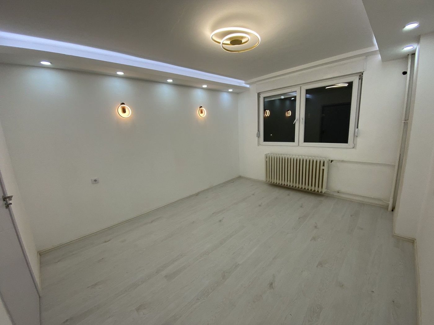 Kompletno renoviran   odmah useljiv   062 792 583 2