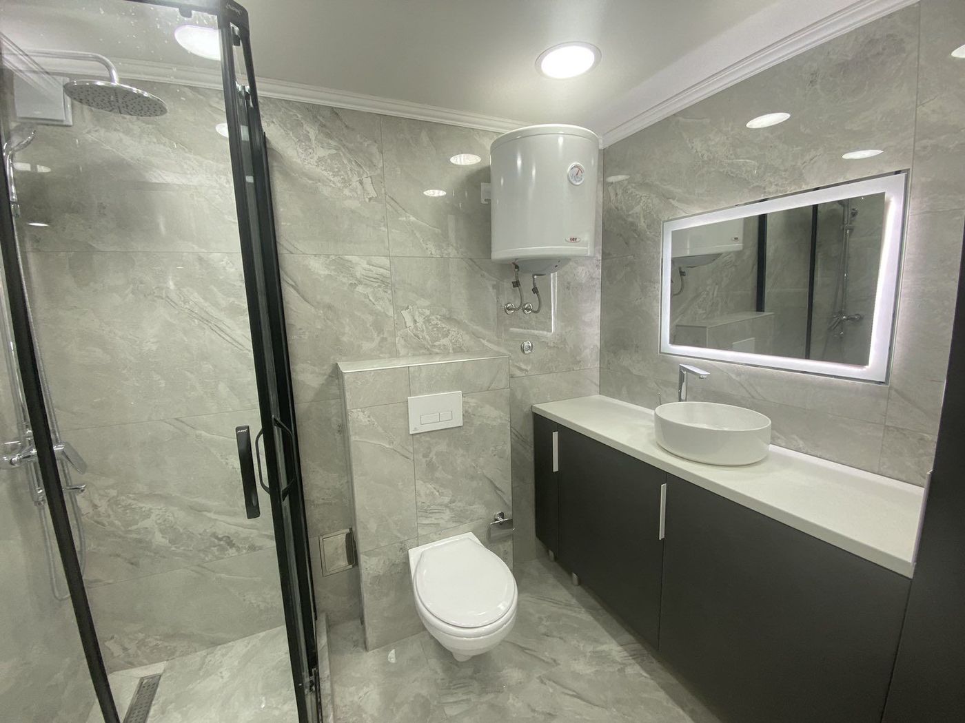 Kompletno renoviran   odmah useljiv   062 792 583 3