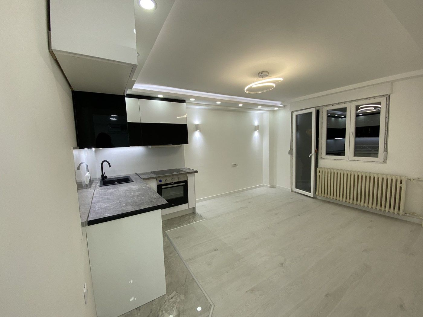 Kompletno renoviran   odmah useljiv   062 792 583 5