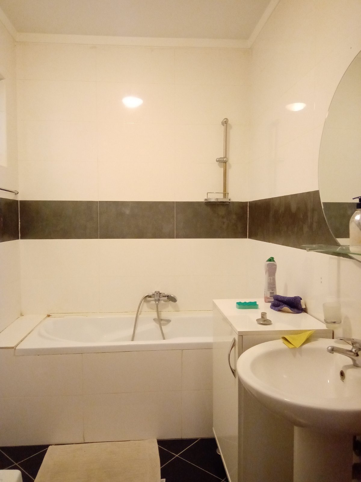 Odlicna lokacija svetao 3 5 soban stan 4 sprat lift 3