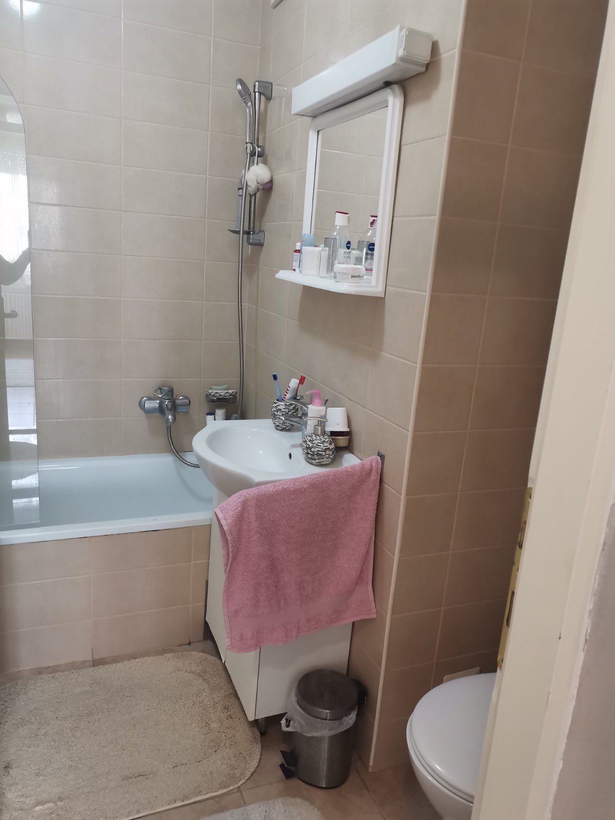 Novi Sad Novo Naselje prvi sprat kompletno namesten 5