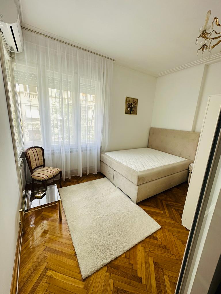 Lux salonski stan Centar Vračar 3