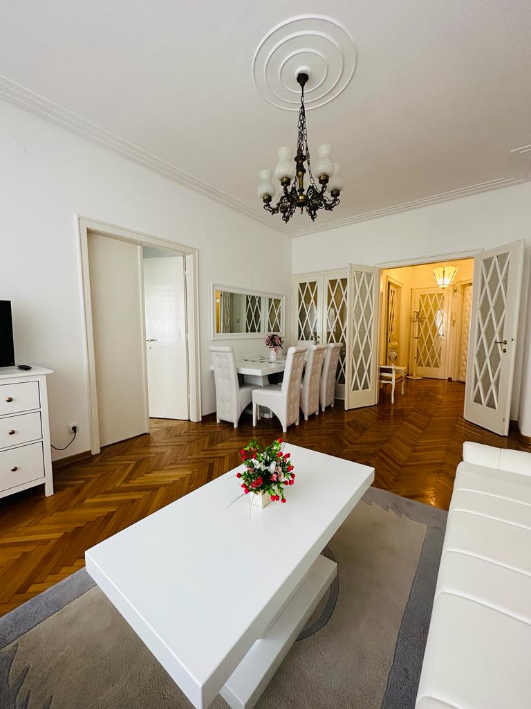 Lux salonski stan Centar Vračar 1
