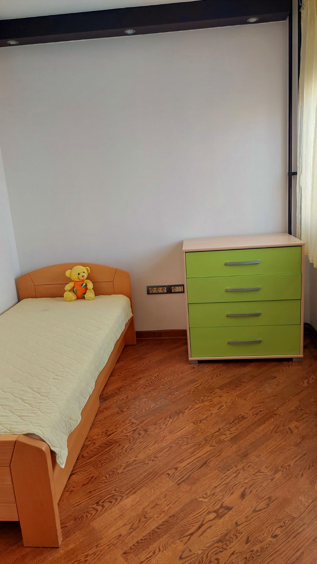 Renoviran i namesten stan izdaje vlasnik 4