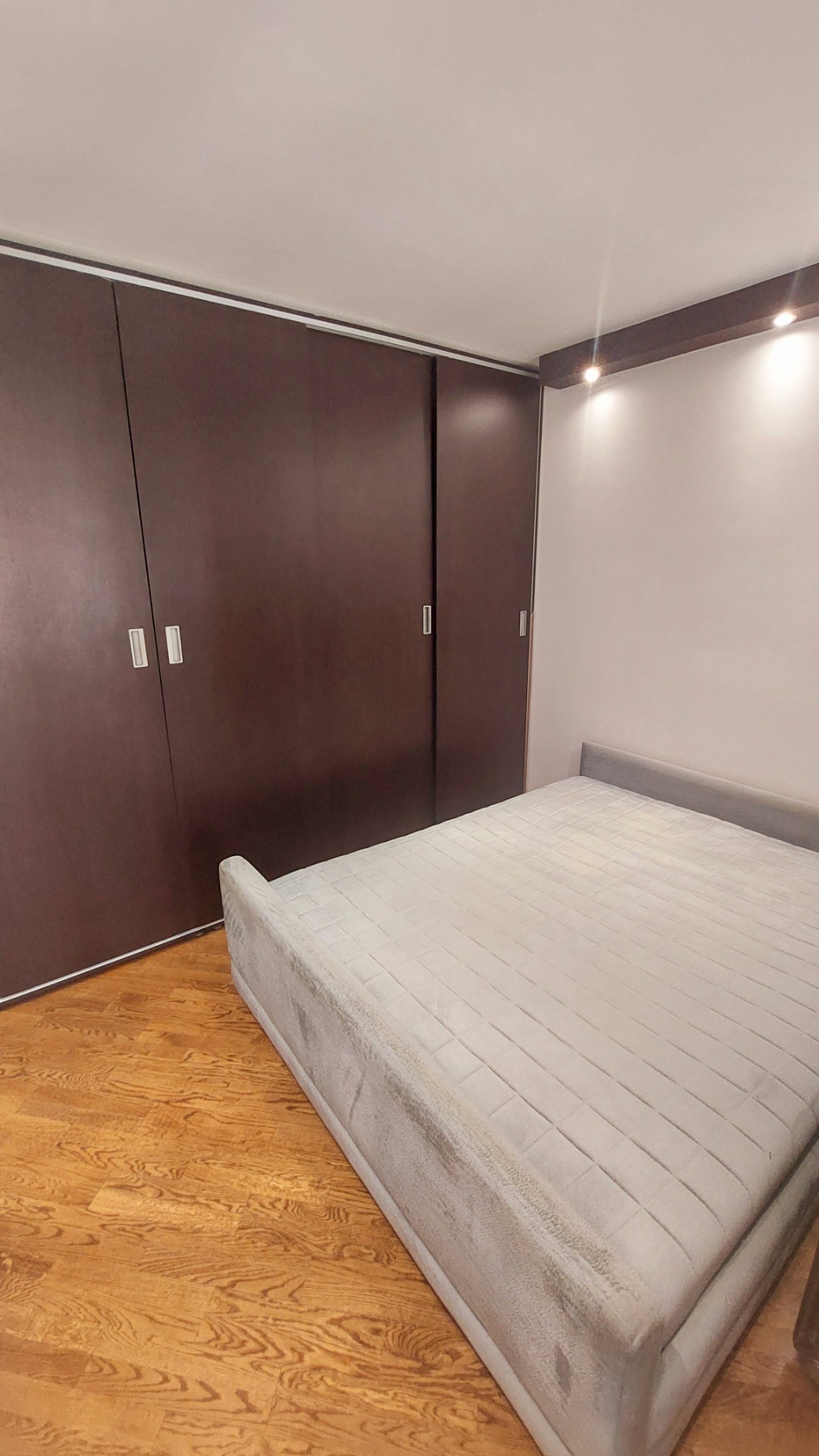 Renoviran i namesten stan izdaje vlasnik 5