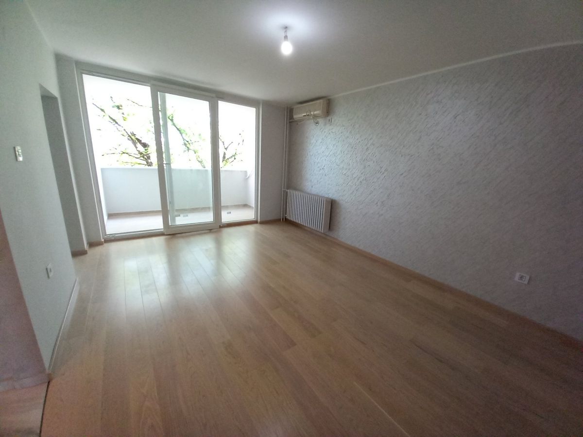 Fasadna cigla   kompletno renoviran   savršen četvorosoban stan 062 792 583 1
