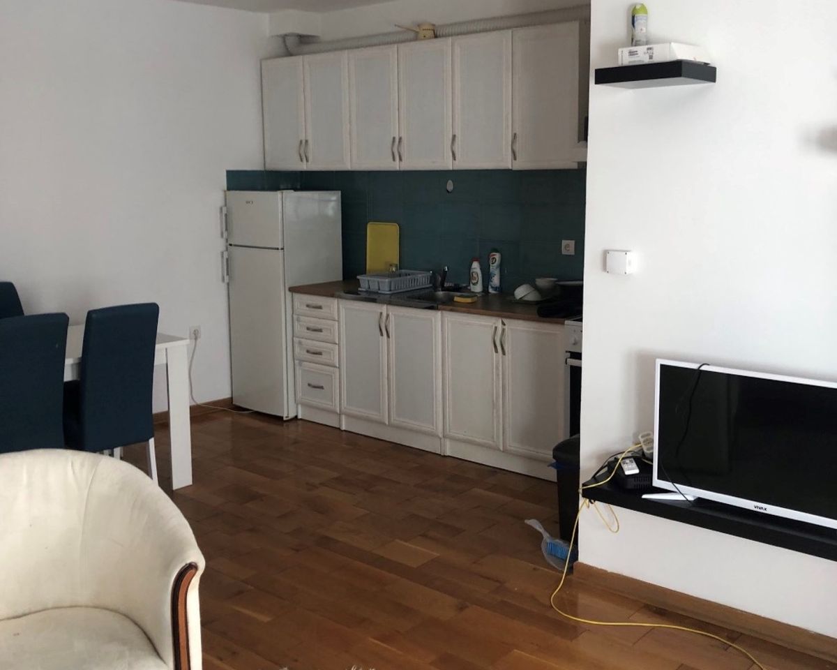 Odličan trosoban stan u centru grada   povrat PDV a   062 792 583 2