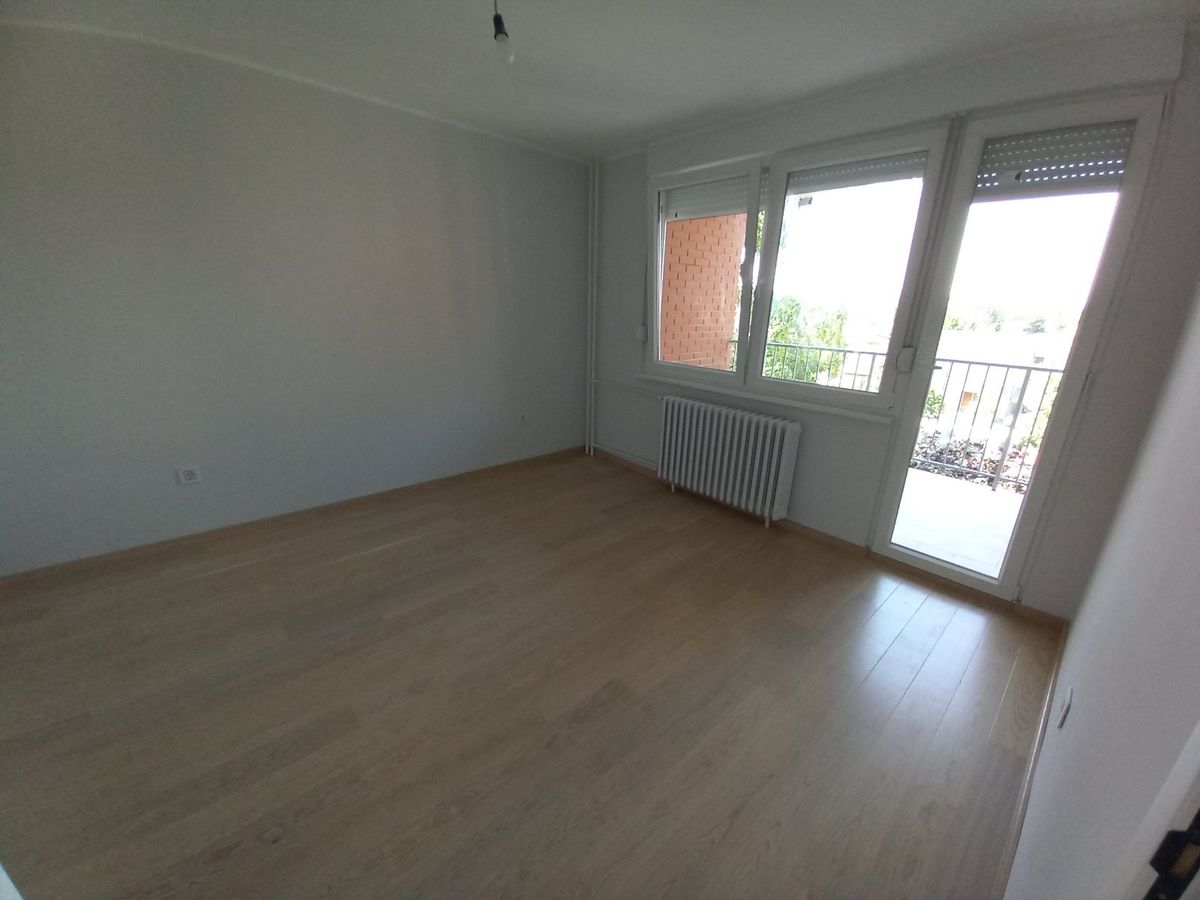 Fasadna cigla   kompletno renoviran   savršen četvorosoban stan 062 792 583 2