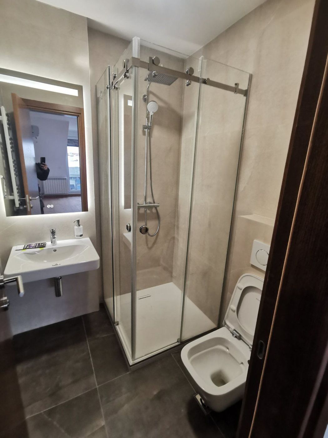 Nov   odmah useljiv   cena sa PDV om   062 792 583 5