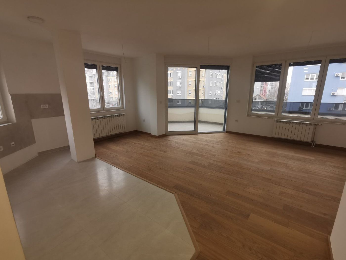 Nov   odmah useljiv   cena sa PDV om   062 792 583    ostava   SAVRŠEN 2