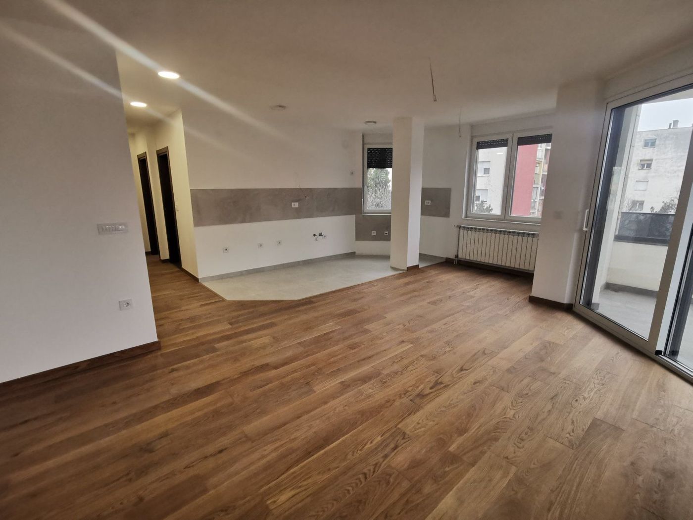 Nov   odmah useljiv   cena sa PDV om   062 792 583    ostava   SAVRŠEN 3