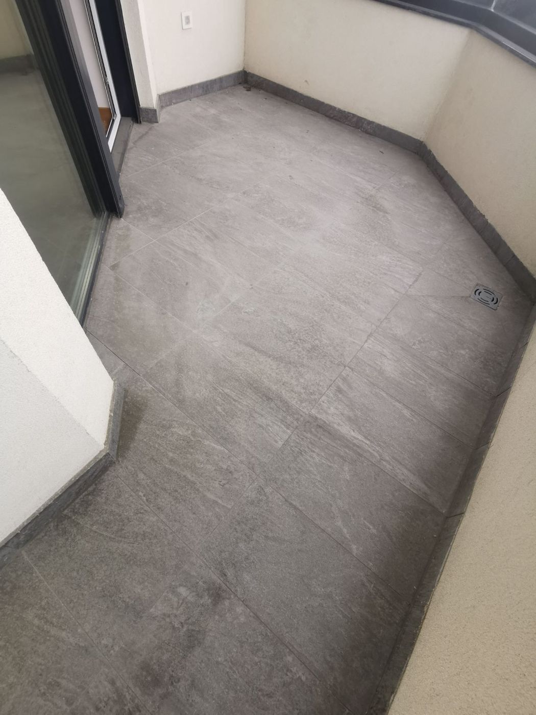 Nov   odmah useljiv   cena sa PDV om   062 792 583    ostava   SAVRŠEN 5