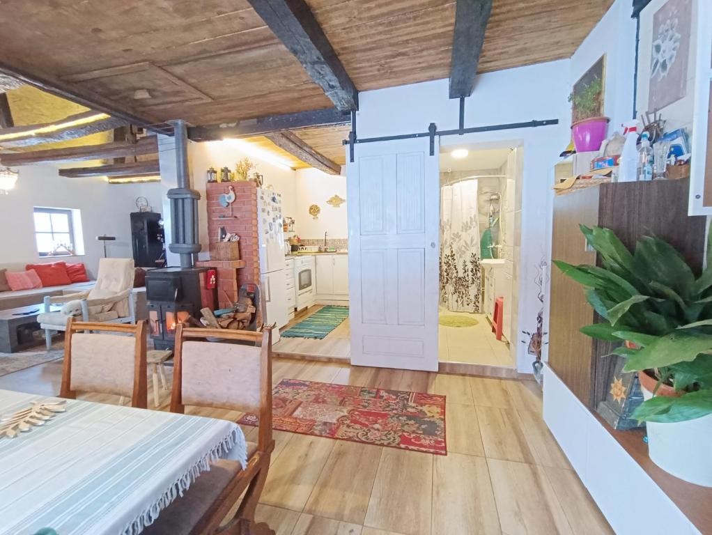 Kuca kljuc u ruke sa plantazom borovnice 2