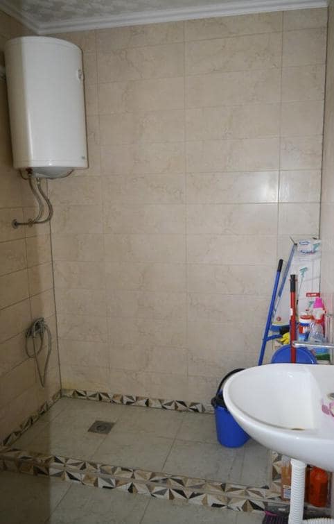 Hitno Kuća za prodaju sa velikim placem 3