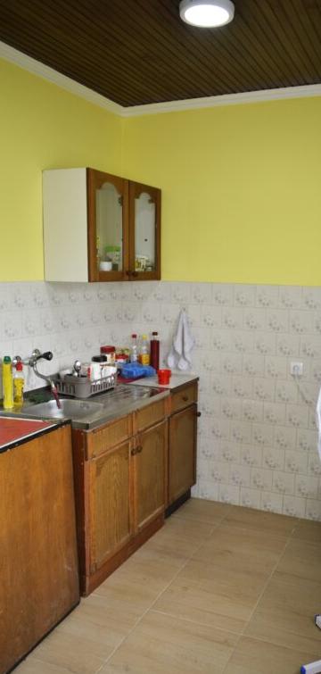 Hitno Kuća za prodaju sa velikim placem 4