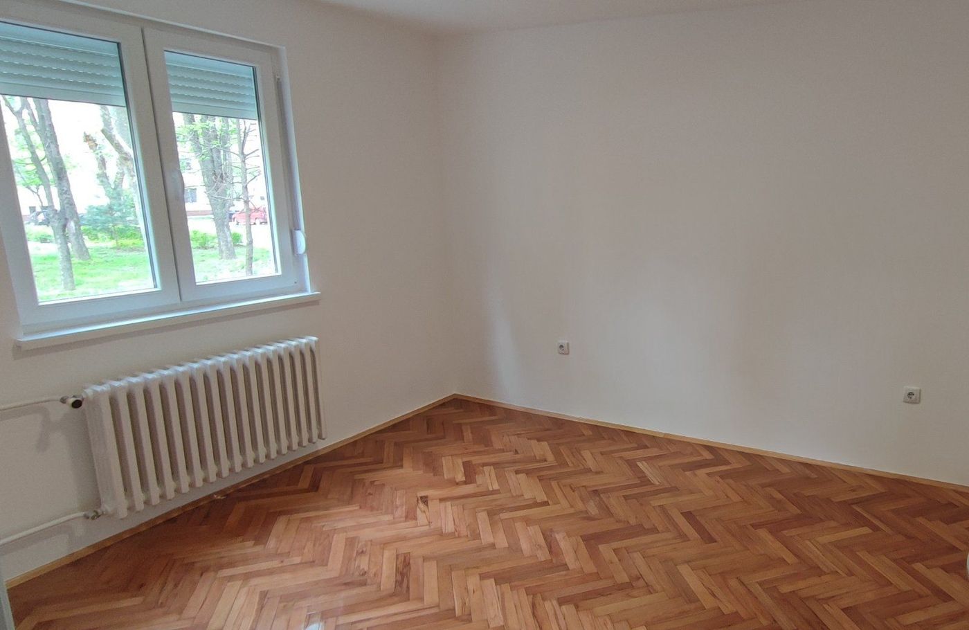 Uknjižen  visoko prizemlje 2 5m   kompletno renoviran   062 792 583 4