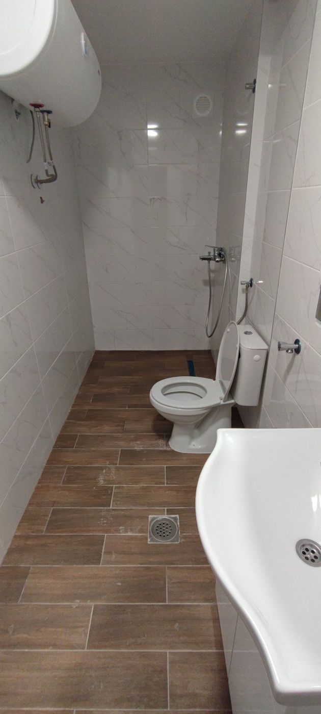 Uknjižen  visoko prizemlje 2 5m   kompletno renoviran   062 792 583 5