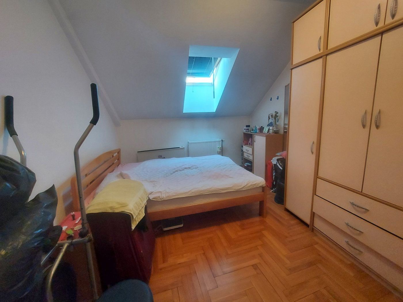 Odličan stan u centru grada    bez ulaganja   062 792 583 2