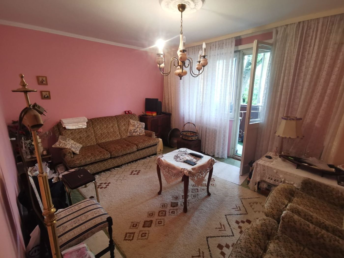 Uknjižen  odmah useljiv komforan dvosoban stan   062 792 583 2