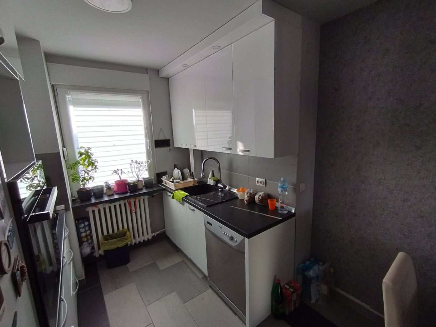 Odličan dvoiposoban stan   povoljno   062 792 583 5