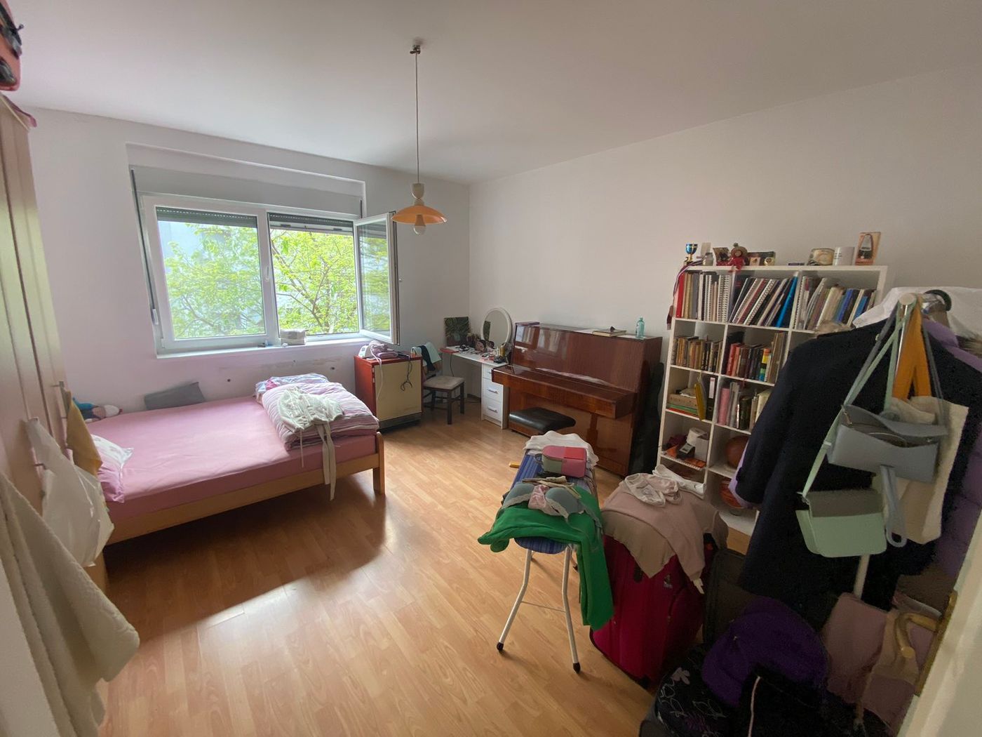 Povoljan trosoban stan   prilika za uredjenje   062 792 583 2