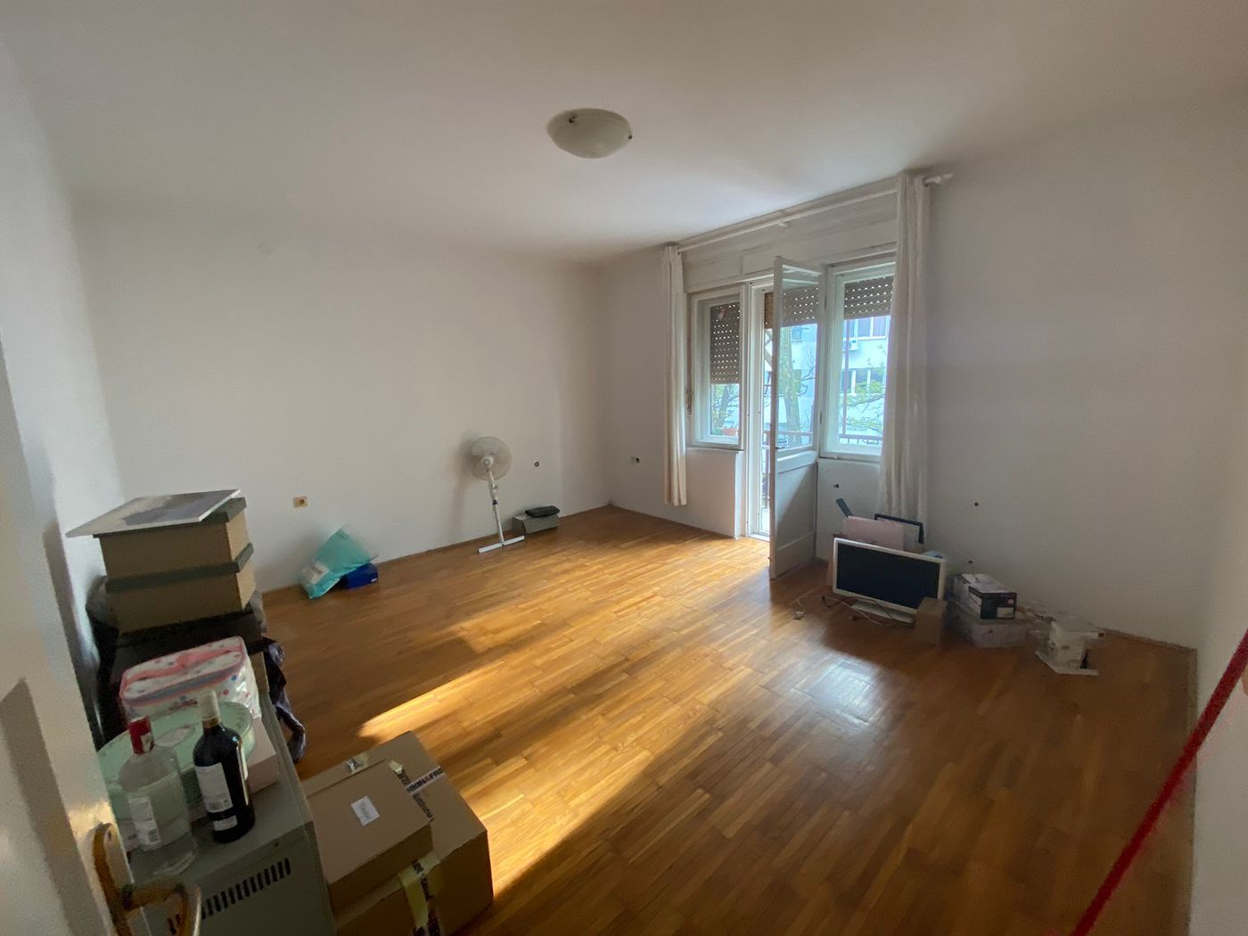 Povoljan trosoban stan   prilika za uredjenje   062 792 583 3