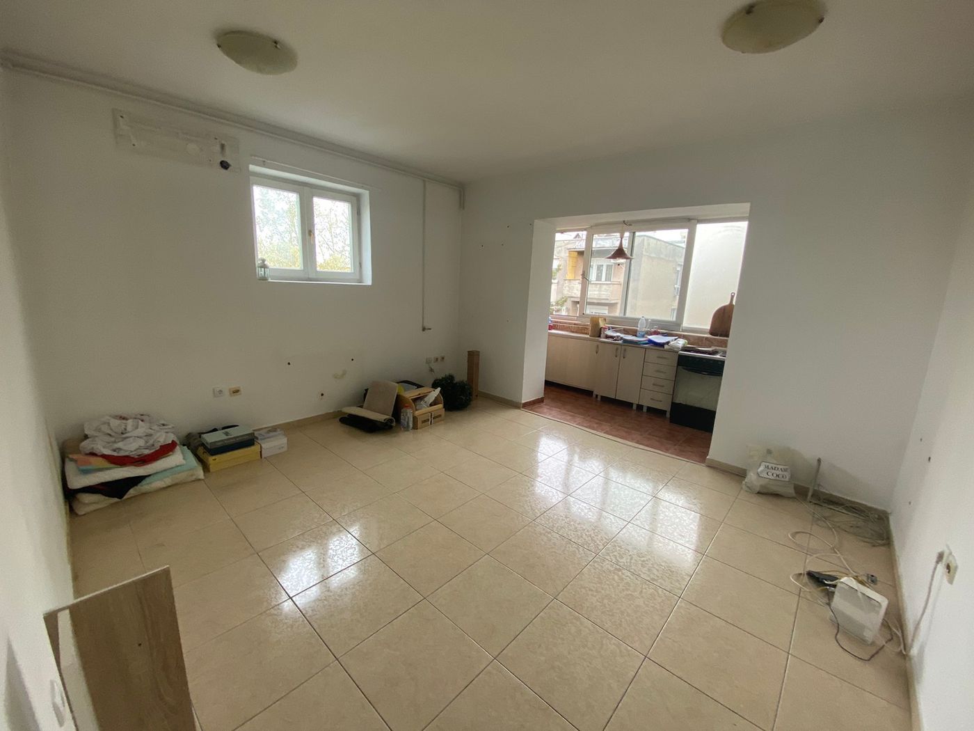 Povoljan trosoban stan   prilika za uredjenje   062 792 583 4