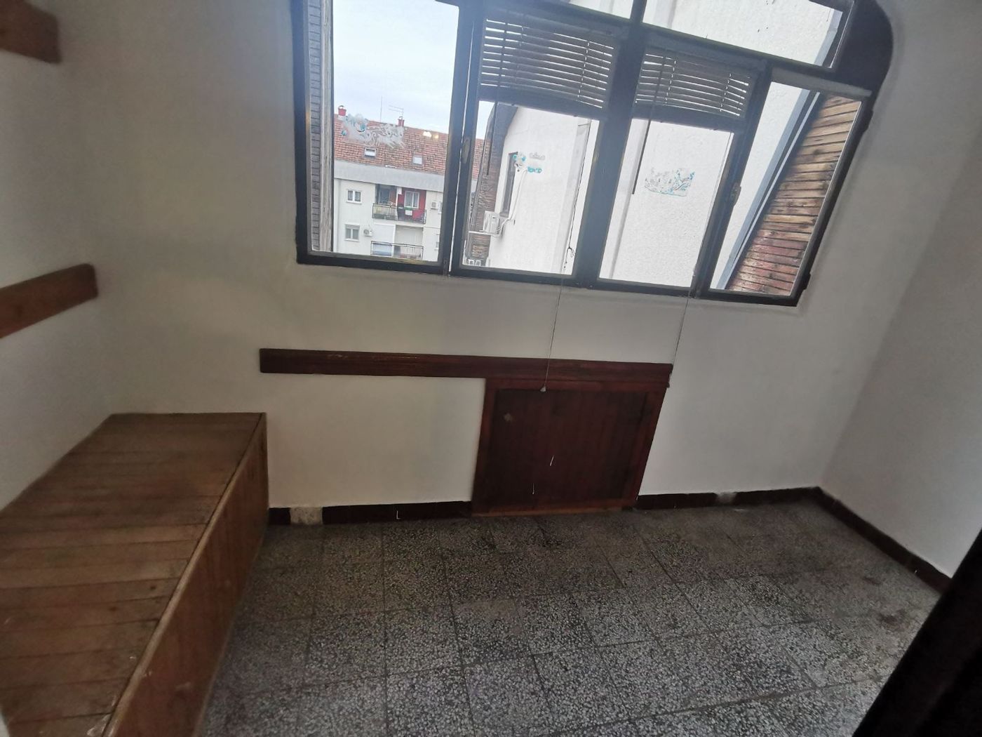 Uknjižen   1687  m2   odličan raspored   062 792 583 5