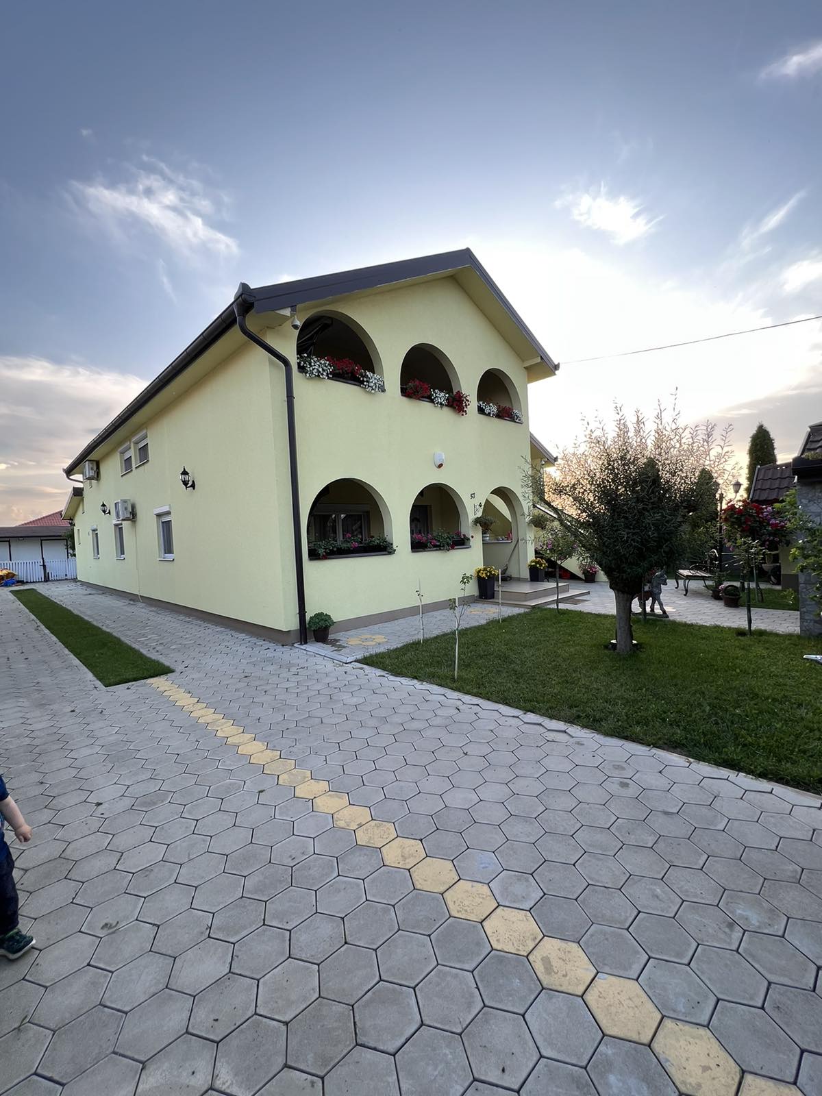 Prodajem kucu u Starim Banovcima 3